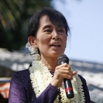 Aung_San_Suu_Kyi_gives_speech23