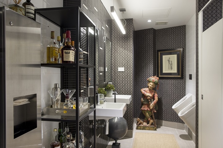 Men's Room at Airbnb new office, Sydney, Australia. Photo by  James Horan 16/11/2015