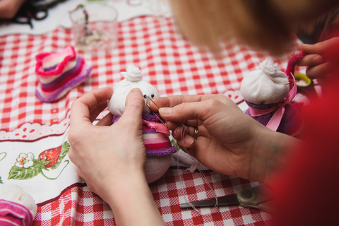 Easy Ways to Spend Less During the Holidays